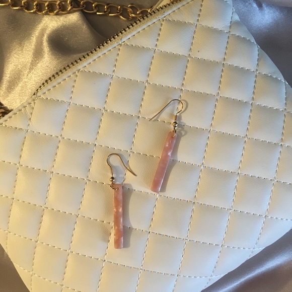 Blush Bar Acrylic Tortoise Shell Resin Earrings - Picture 4 of 6